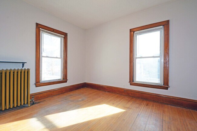 Building Photo - 3029-3031 Chicago Ave