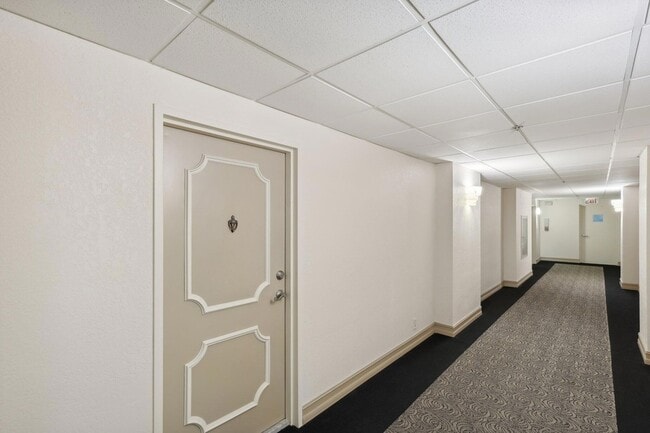 Building Photo - 5440 N Ocean Dr