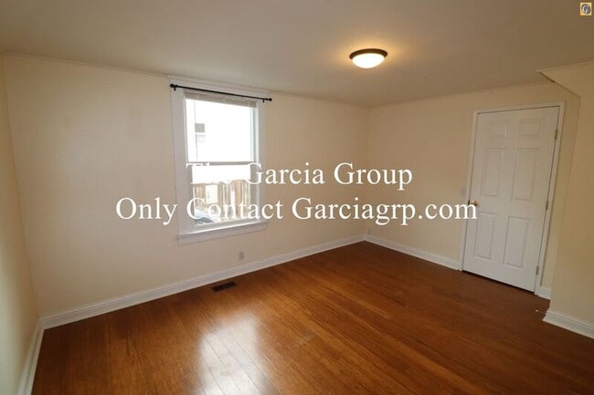 Building Photo - 602 NE Brazee St