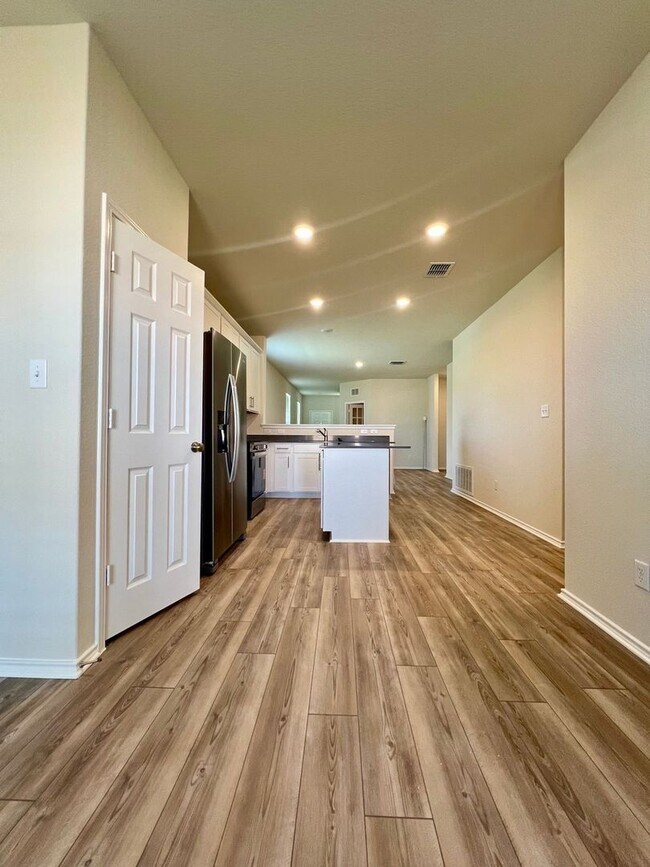 Building Photo - Charming 3BR 2BA House in Buda