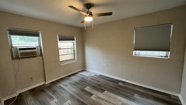 Building Photo - 1-Bedroom, 1-Bath Detached House – Mills50...