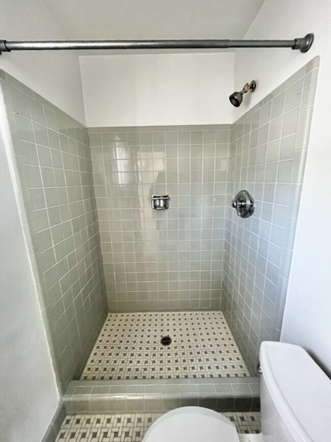 Building Photo - 912 Hoyt St