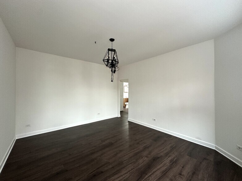 Building Photo - 3627 W Dickens Ave