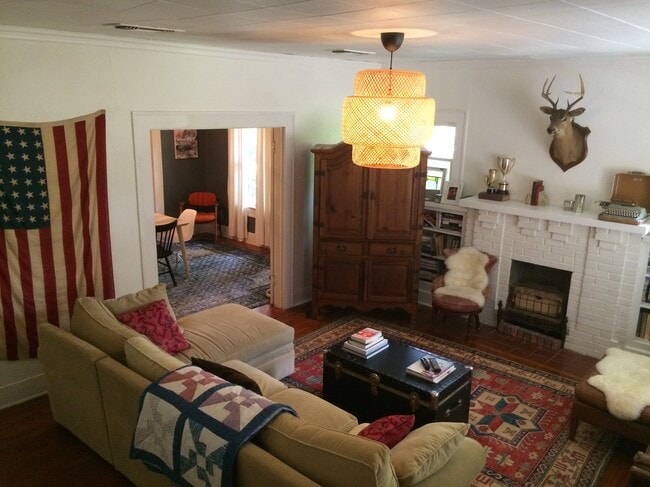 Living Room - 1409 N Austin St