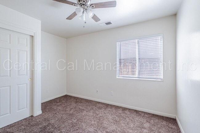 Building Photo - 4 Bedroom, 2 Bath Home in Desired Northwes...