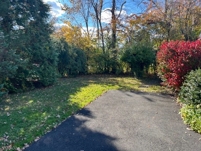 Building Photo - 8 Jane Rd