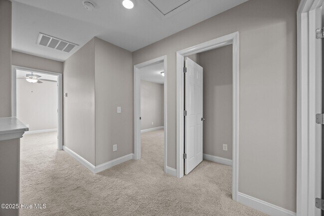 Building Photo - 201 Broadleaf Dr