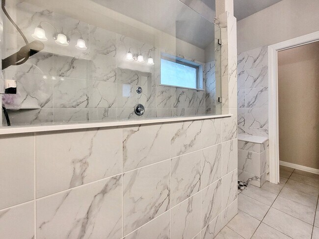 Building Photo - Beautiful Solar-Powered 4BR / 2BA Home – Big Backyard & Modern Kitchen