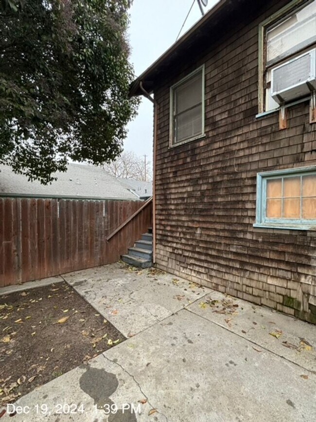 Building Photo - 1109 Oak St