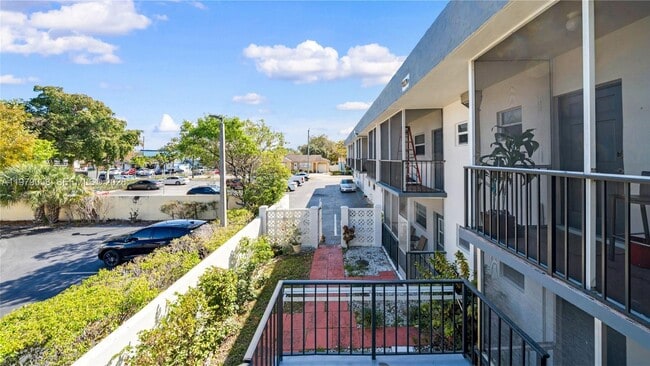 Building Photo - 415 NE 2nd St