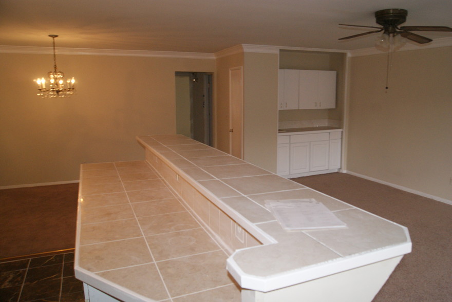 Building Photo - 7531 Spring Lake Dr