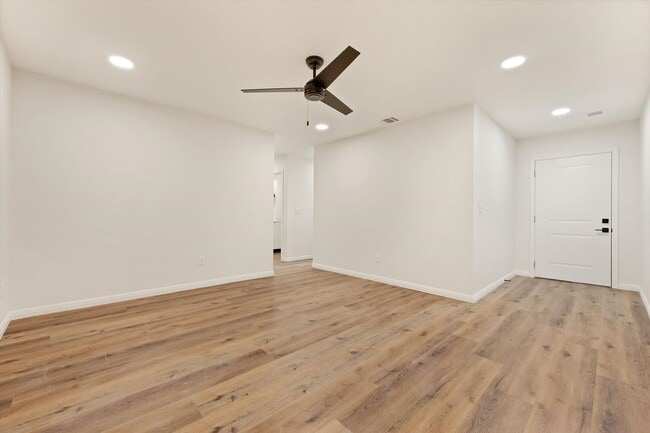 Building Photo - Magnolia Condos- 2 Bed + Study, 3 Bathrooms