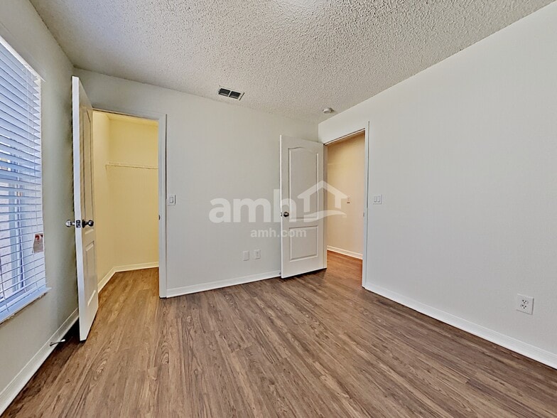 Building Photo - 8813 Scenic Vista Ct