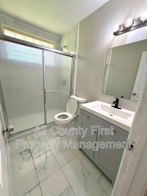 Building Photo - 2386 Cresta Dr