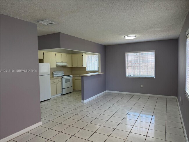 Building Photo - 837 SE 8th Ct