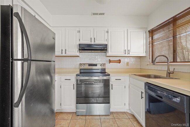 Building Photo - 132 Stonemeadow Dr