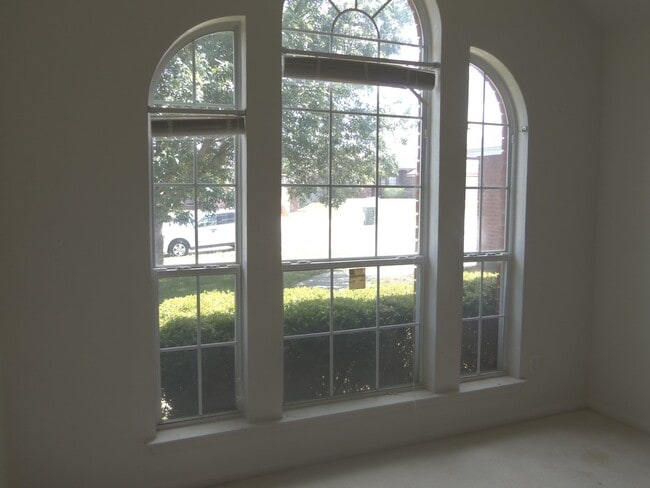 Building Photo - 4201 Windwood Dr