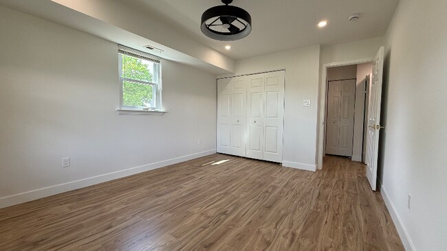 Building Photo - 3300 Johns Ct