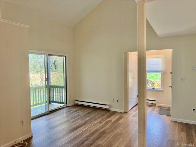 Building Photo - 8 Sunset Dr