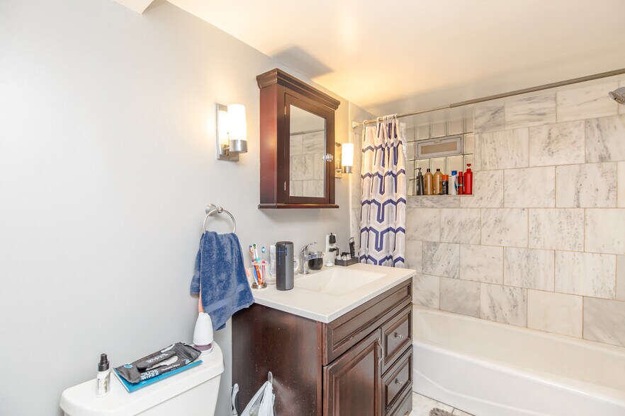 Building Photo - 1306 Eddy W St