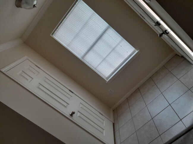 Building Photo - 1919 Doliver Cir