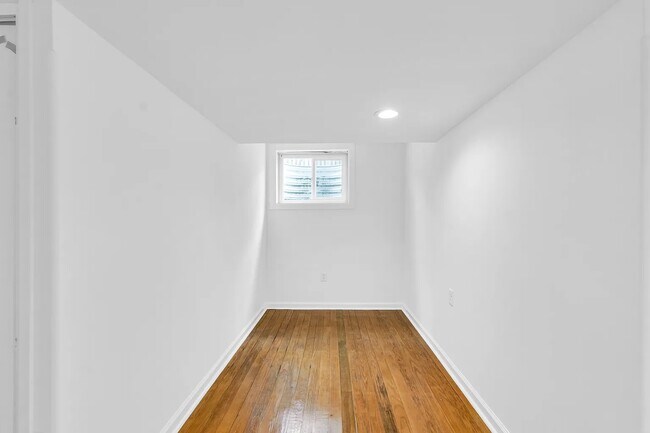 Building Photo - 104 Essex Ln