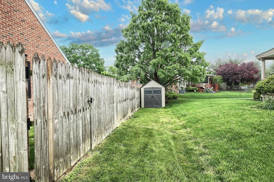 Building Photo - 416 Huntington Dr