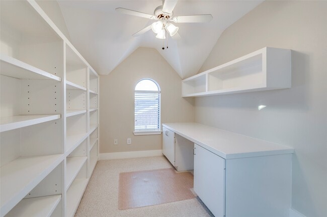 Building Photo - 609 Lester St