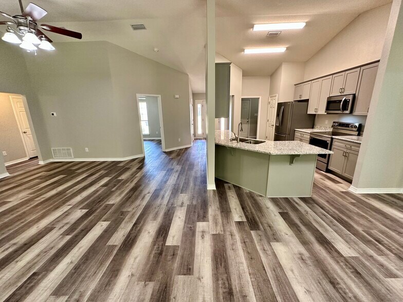 Building Photo - 11699 Madrone Ln