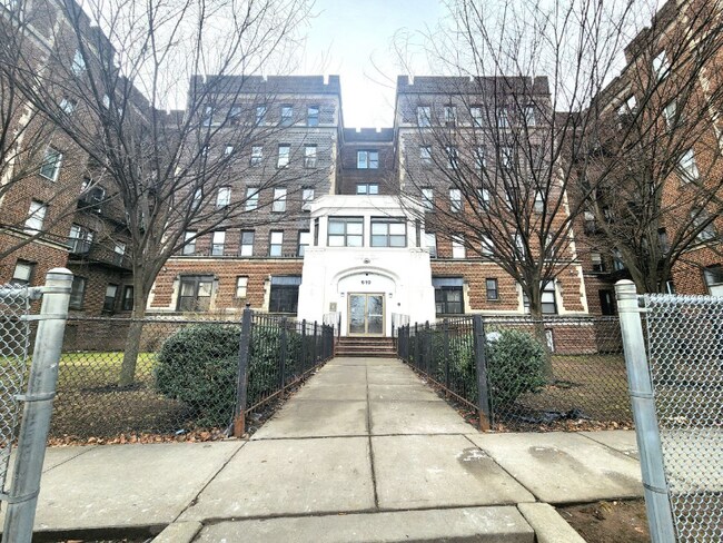 Building Photo - 600 Salem Ave