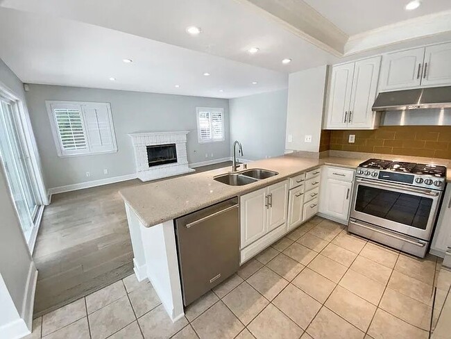 Building Photo - 5982 Birdie Dr