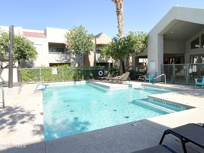 Building Photo - 1295 N Ash St