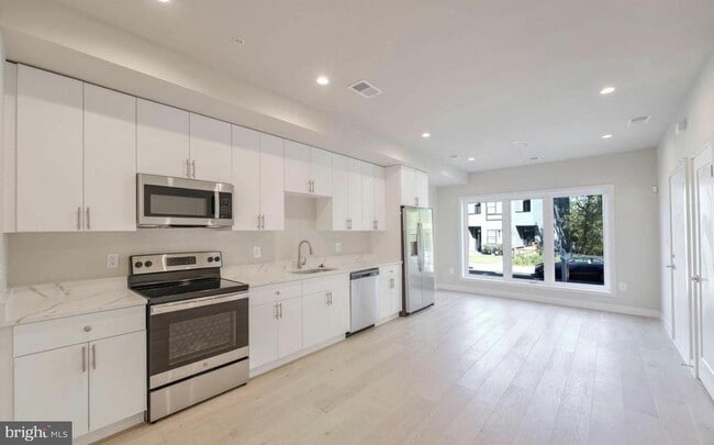 Building Photo - 2536 Elvans Rd SE