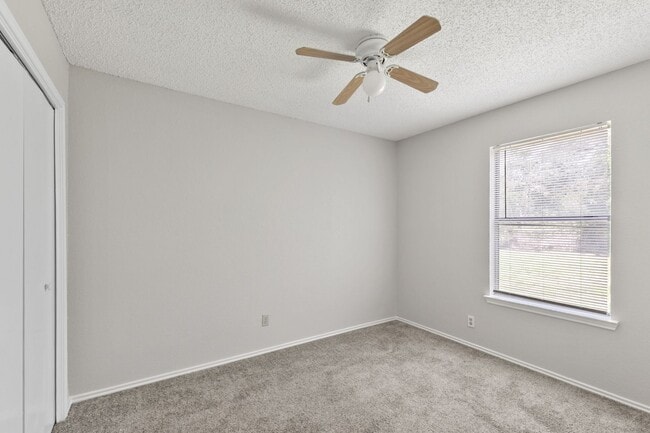 Building Photo - 6002 Parkwood Dr