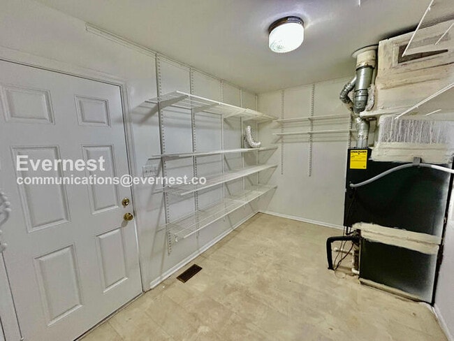 Building Photo - 3 Bed, 2.5 Bath Home with Fenced Yard & Garage / Pet-Friendly / Coming Soon!