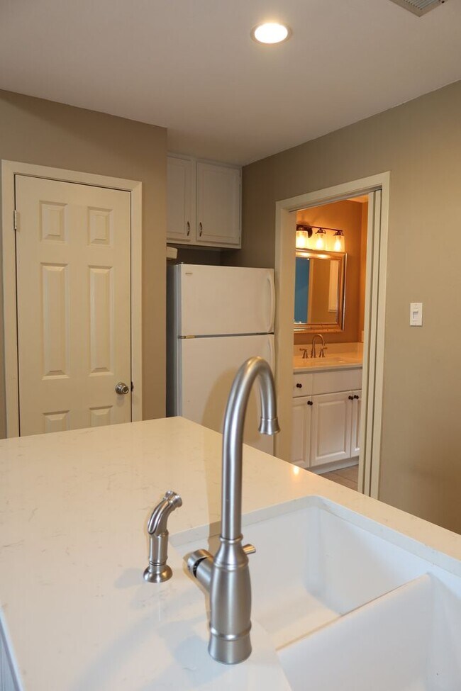 Building Photo - PEARL WEST CAMPUS - LOFTED 2BD / 1 BA - GATED - COVERED PARKING - WATER PAID