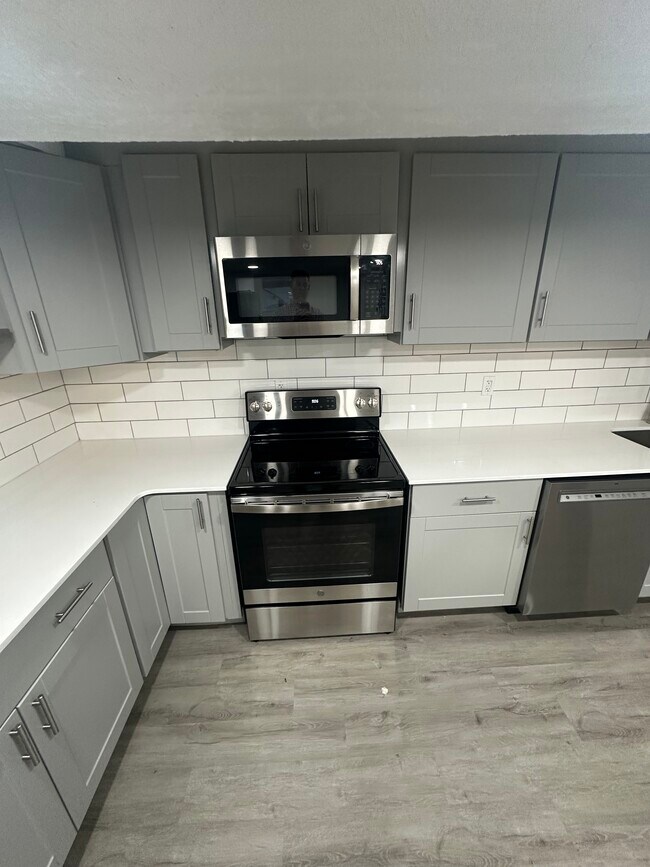 Building Photo - BEREA PROPERTY ( PRIVATE)