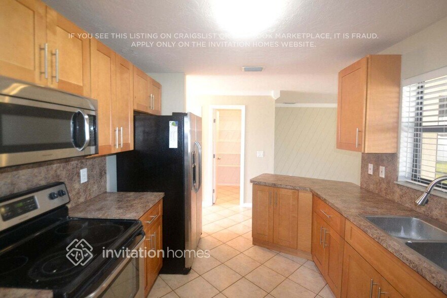 Building Photo - 1454 SW 26th Ave