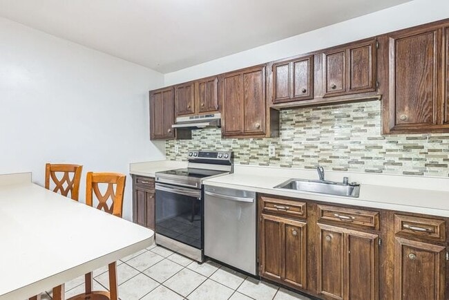 Building Photo - 4556-c Ryan Pl 50-M