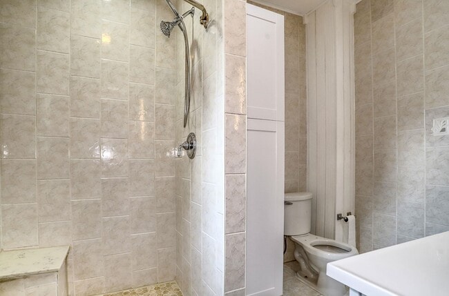 Building Photo - 207 Jewett Ave