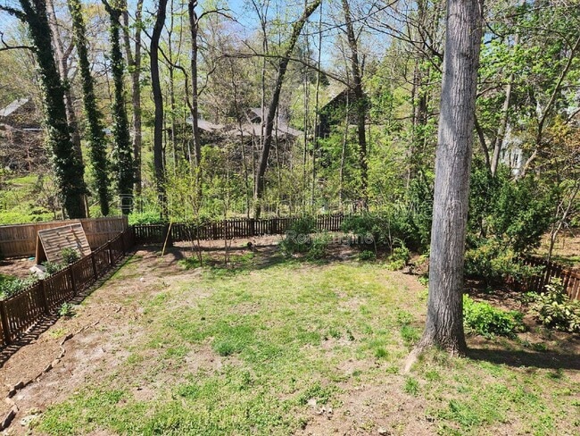 Building Photo - 39 Westover Dr