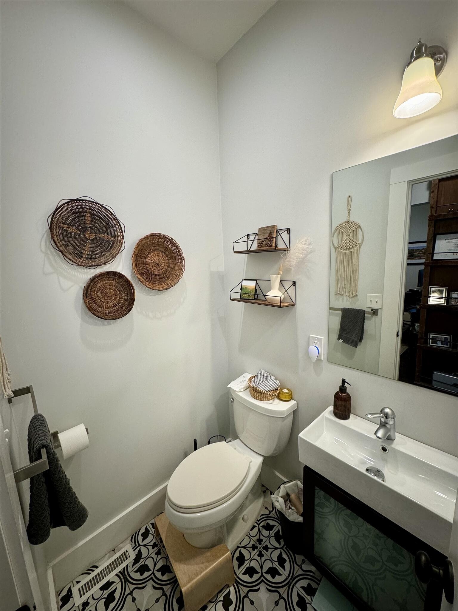 Building Photo - 77 Kinnaird St