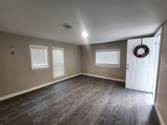 Building Photo - 6203 Hoffman St