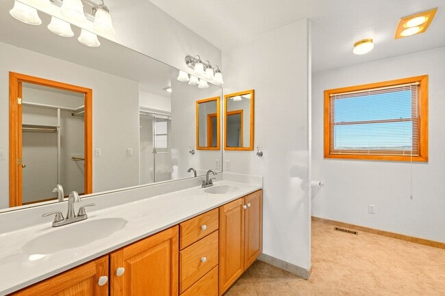 Building Photo - Peaceful Country 4 Bed, 3 Bath Home in Eli...