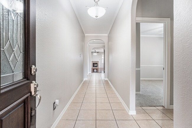 Building Photo - 405 Abbey Ln