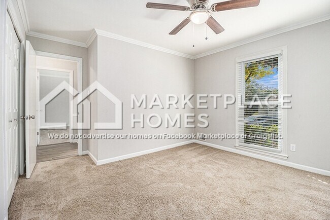 Building Photo - 1732 Fontaine Dr