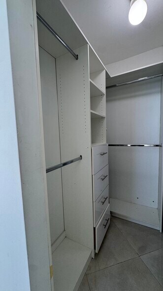 Building Photo - 825 Brickell Bay Dr