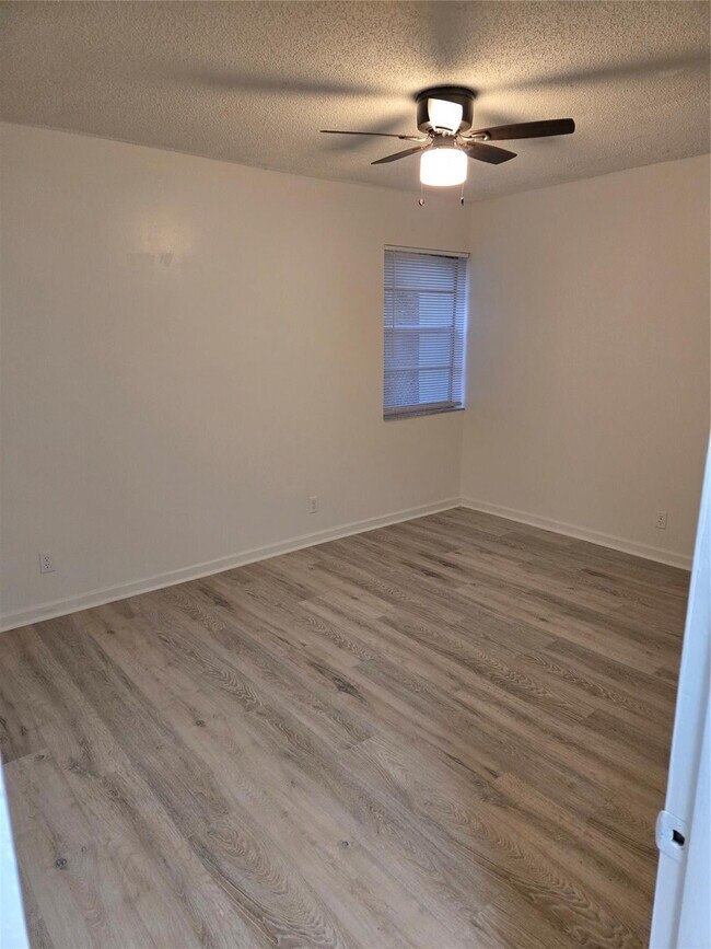 Building Photo - 8917 NW 28th Dr