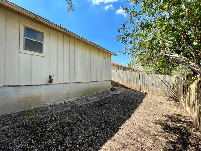 Building Photo - Sunhillow Bend