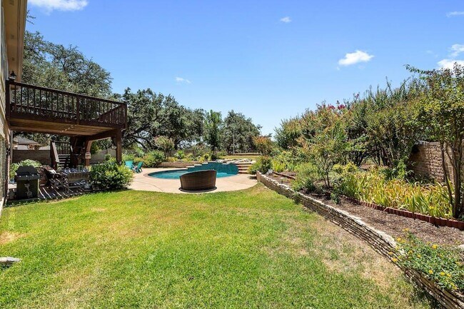 Building Photo - 1207 Lakeway Dr